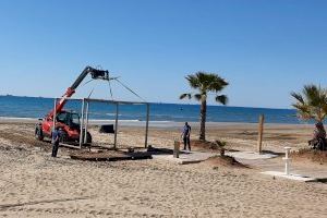 Benicàssim inicia la rehabilitació dels mòduls per a persones amb mobilitat reduïda a la platja