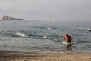 Benidorm habilita accesos en la playa del Mal Pas para los nadadores federados, en horario de 06.00 a 10.00 horas