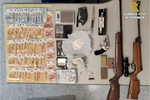La Guàrdia Civil desmantella a Mutxamel un punt de venda familiar de cocaïna - (foto 3) La Guàrdia Civil desmantella a Mutxamel un punt de venda familiar de cocaïna - (foto 3)