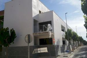 La Conselleria de Vivienda reinicia las obras para finalizar un edificio de 42 viviendas en Aspe que fueron paralizas por la crisis de la COVID-19