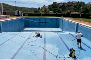 Les Coves de Vinromà treballa en el condicionament de la piscina municipal