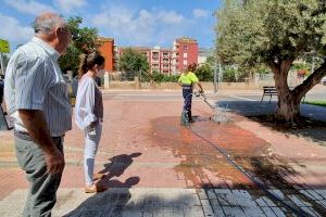 Oropesa adquiere una  hidrolimpiadora para solucionar el problema de suciedad en las aceras