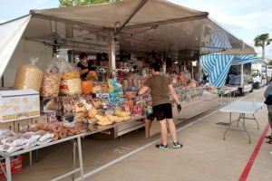 Esta mañana ha comenzado con total normalidad el mercadillo semanal de los viernes por la mañana en Pilar de la Horadada.