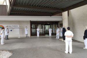 Imagen de archivo: minuto de silencio por las víctimas del covid-19 en el Hospital de Elche