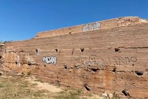 El Castillo de la Vilavella aparece lleno de pintadas y grafitis