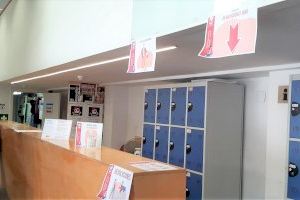 El Ayuntamiento de Elda ha reabierto hoy la Biblioteca Municipal Alberto Navarro con medidas restrictivas para garantizar la seguridad del personal y de los usuarios