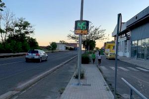 Instalados nuevos paneles informativos de velocidad en la zona del antiguo Lidl de Requena