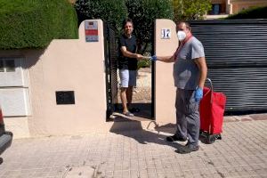 Paterna realiza un segundo reparto de mascarillas puerta a puerta para sus vecinos