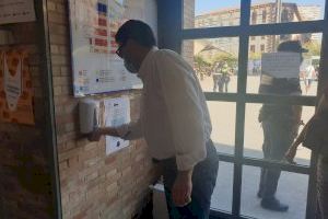Los accesos a los cuatro mercados municipales de Alicante cuentan desde hoy con dispensadores de hidrogel desinfectantes Los accesos a los cuatro mercados municipales de Alicante cuentan desde hoy con dispensadores de hidrogel desinfectantes