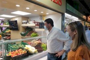 Los accesos a los cuatro mercados municipales de Alicante cuentan desde hoy con dispensadores de hidrogel desinfectantes - (foto 2) Los accesos a los cuatro mercados municipales de Alicante cuentan desde hoy con dispensadores de hidrogel desinfectantes - (foto 2)