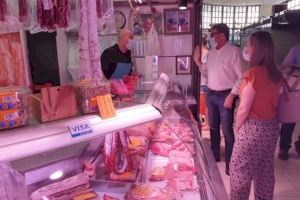 Los accesos a los cuatro mercados municipales de Alicante cuentan desde hoy con dispensadores de hidrogel desinfectantes - (foto 3) Los accesos a los cuatro mercados municipales de Alicante cuentan desde hoy con dispensadores de hidrogel desinfectantes - (foto 3)