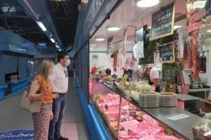 Los accesos a los cuatro mercados municipales de Alicante cuentan desde hoy con dispensadores de hidrogel desinfectantes - (foto 5) Los accesos a los cuatro mercados municipales de Alicante cuentan desde hoy con dispensadores de hidrogel desinfectantes - (foto 5)