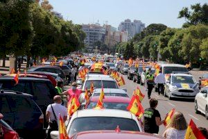 Vox paraliza el centro de Valencia con su manifestación “motorizada” contra el Gobierno