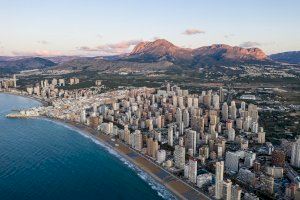 Benidorm se prepara para la llegada masiva de turistas: “España os espera”