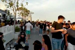 La Marina de València instal·la càmeres de vigilància i sanciona a tres locals després de les aglomeracions