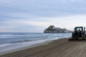 Peníscola treballa en un pla especial de neteja de platges per a aquest estiu