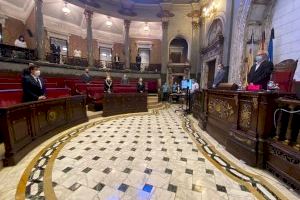 De plaza roja a plaza negra: el debate sobre la peatonalización se aviva en el Ayuntamiento de Valencia De plaza roja a plaza negra: el debate sobre la peatonalización se aviva en el Ayuntamiento de Valencia