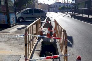 Alaquàs realiza trabajos de revisión de imbornales en la Avenida Miguel Hernández