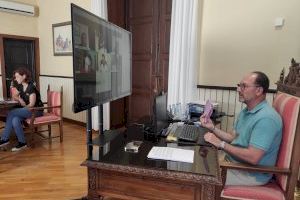 Orihuela inicia una campaña de sensibilización a la ciudadanía contra la violencia de género en cinco idiomas diferentes - (foto 2)