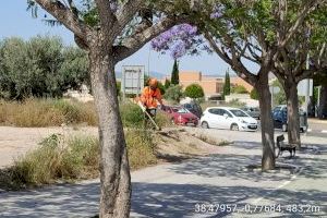 La concejalía de Servicios Generales de Petrer acomete el desbroce de maleza en 180.898 m2 de solares municipales, cunetas y laterales de caminos urbanos