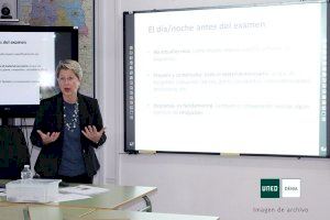 El C.A. UNED Dénia imparte el taller “Estrategias adecuadas para la preparación de los exámenes” para estudiantes de Grado y Máster