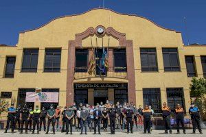 Sagunto guarda un minuto de silencio con motivo del final de los 10 días oficiales de luto en memoria de las víctimas de la COVID-19 - (foto 2)