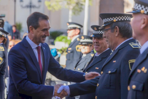 El pleno de Riba-roja aprueba la Cruz al Mérito Policial a 14 agentes por sus 25 años de servicio a la ciudadanía