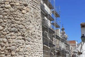 Les obres de restauració del Palau Comtal d’Oliva descobreixen una segona torre cantonera, similar a la de La Comare