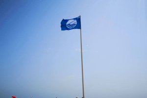 La Bandera Blava onejarà de nou a la Platja Casablanca d´Almenara