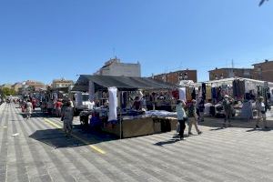 El mercado ambulante de Paterna retoma su actividad en la explanada del cohetódromo al 50% de su aforo habitual