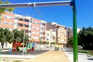 Nova tirolina al parc de la plaça dels Mestres del Temple