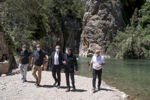 Martí destaca la inversió per a recuperar les platges de la Font de Baños de Montanejos i anima al turista nacional a apostar per l'interior de Castelló