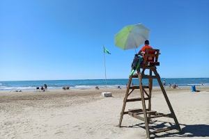 Benicàssim inicia el servei de salvament i socorrisme a la platja