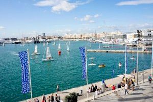 Un jove propina una pallissa a un altre després de veure-li parlar amb la seua núvia en la Marina de València