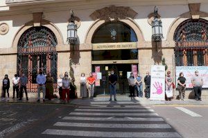 Sagunt guarda un minut de silenci en senyal de condemna i repulsa pels presumptes assassinats masclistes ocorreguts a Jaén