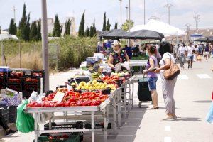 Reabre al completo y sin aglomeraciones el mercado de los martes de Burriana