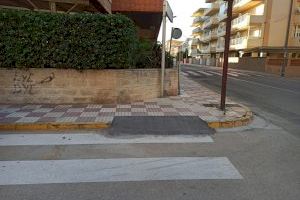 Tavernes habilita accesos para personas con movilidad reducida en la playa tras años de reivindicaciones