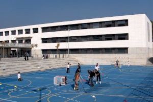 La matriculación en secundaria comienza hoy y continua el servicio de ayuda telemática