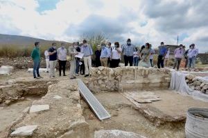 Las obras de restauración del Castillo de Planes que impulsa la Diputación sacan a la luz una moneda del Ducado de Parma del siglo XVI