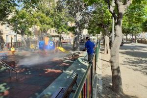 Sueca desinfecta diariamente sus parques infantiles