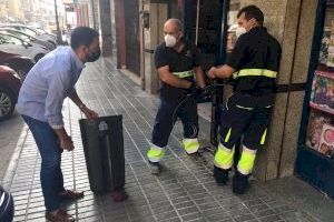 La Concejalía de Limpieza Viaria instala 189 nuevas papeleras en las calles de Orihuela