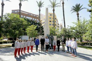 Luis Barcala y Mª Carmen Sánchez asisten al Homenaje a los Foguerers y Barraquers fallecidos - (foto 4) Luis Barcala y Mª Carmen Sánchez asisten al Homenaje a los Foguerers y Barraquers fallecidos - (foto 4)