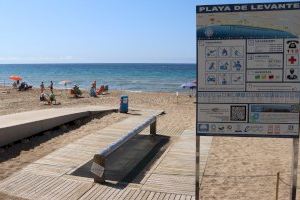 Benidorm instalará sensores en buena parte de los lavapies de las playas para evitar que se accionen manualmente