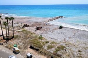 El Ayuntamiento de Burriana regenera la playa del Grao con arena de la playa del Arenal