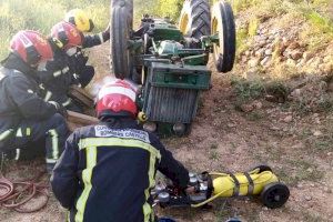 Mor un home després de bolcar amb el seu tractor a La Salzadella