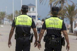 Els agents de la Policia Local de Gandia durant l'Estat d'Alarma