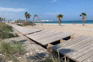 La platja d'Almassora s'obri al bany sense el servei de socorrisme que el PSOE va garantir