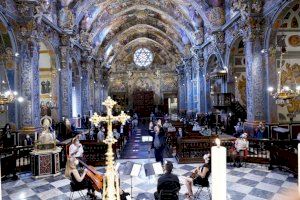 La parroquia de San Nicolás homenajea a los servidores públicos de la pandemia