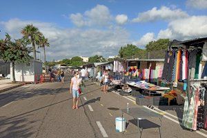 El ‘mercado del jueves’ de Benicàssim recupera todos sus puestos de venta