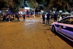 El amplio dispositivo de Policía Local en Alicante se cierra con 85 denuncias por no llevar mascarilla en la Playa de San Juan y realizar botellón el fin de semana